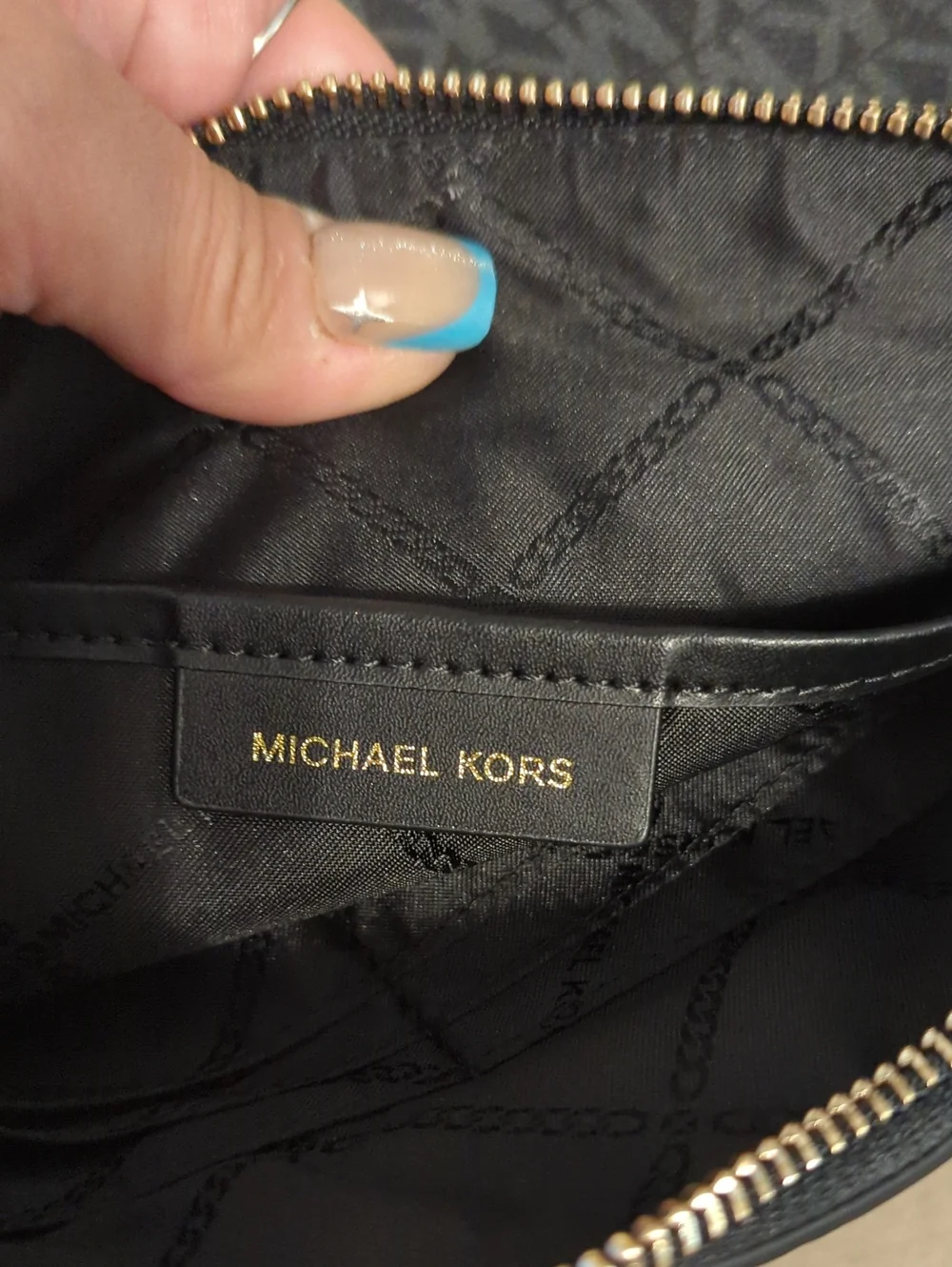 ❣️👛 Michael Kors Large Wristlet Black And Neon Yellow Strip 👛❣️